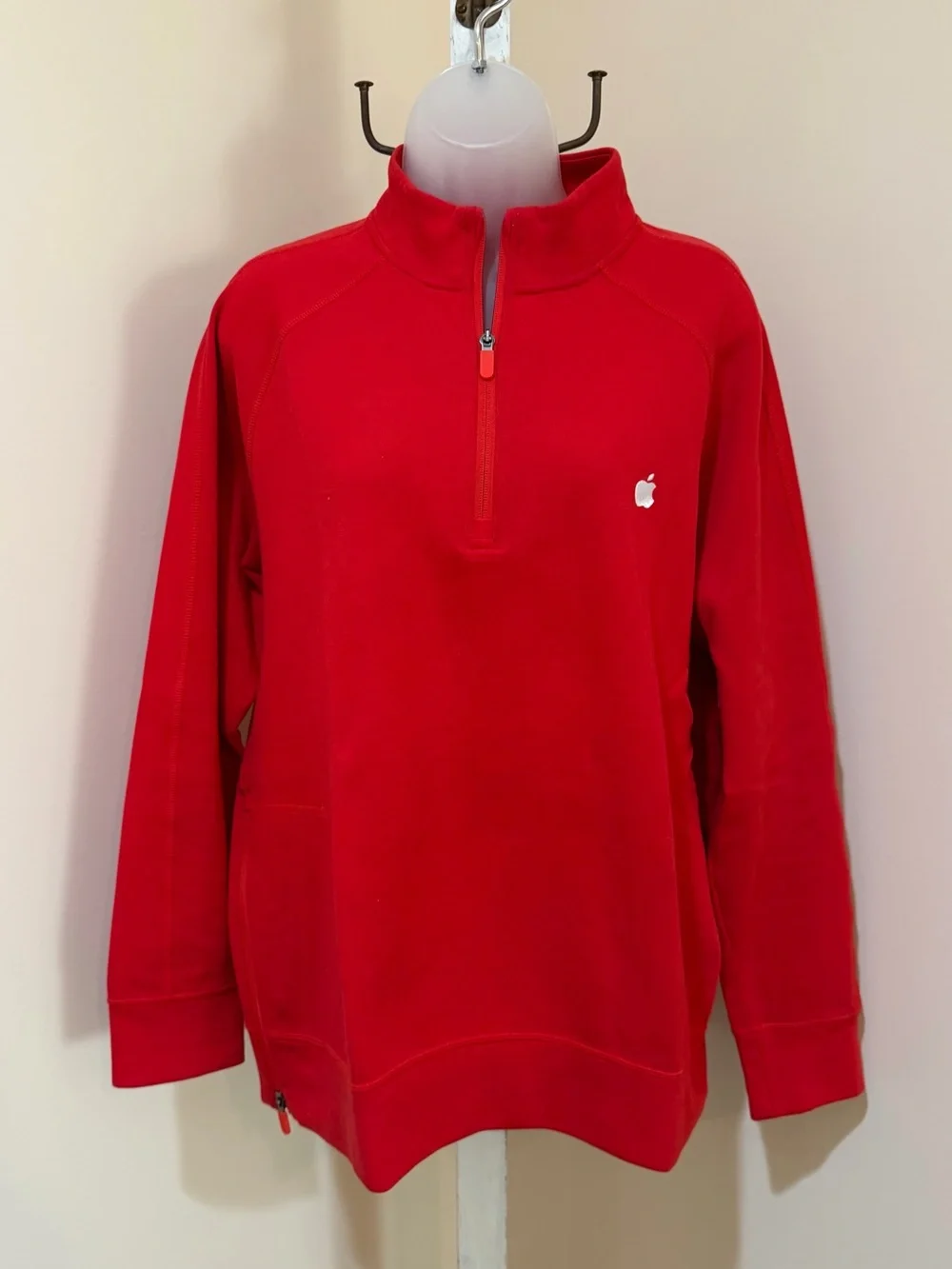 NEW APPLE STORE LOGO EMPLOYEES ONLY ¼ ZIP SWEATSHIRT IN BRIGHT RED UNISEX LARGE